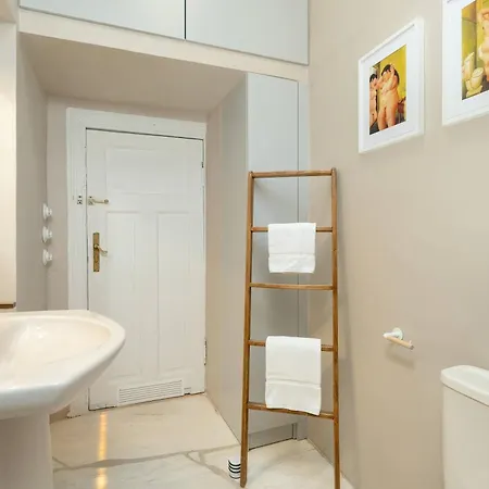 Spacious And Bright With Balcony Near Mtp By Renters Poznań