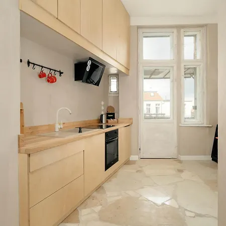 Spacious And Bright With Balcony Near Mtp By Renters Poznań