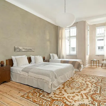 Spacious And Bright With Balcony Near Mtp By Renters