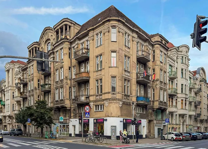 Spacious And Bright With Balcony Near Mtp By Renters