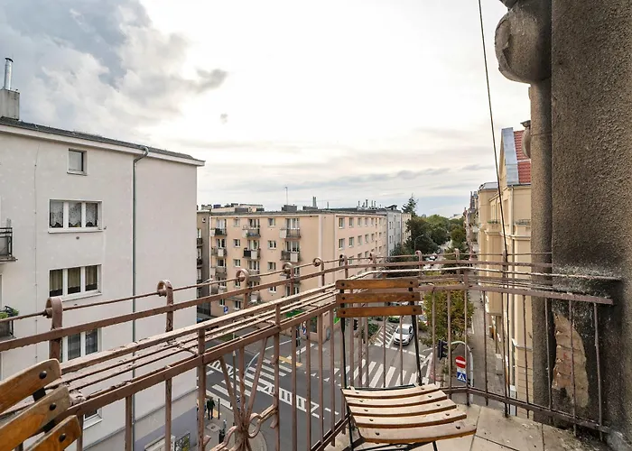 Apartment Spacious And Bright With Balcony Near Mtp By Renters